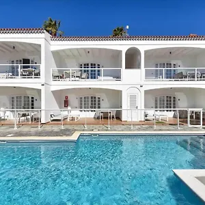 https://residencial-las-casas.in-canary-islands.com