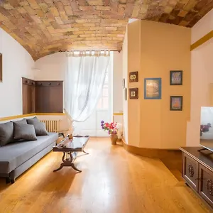  Appartamento The British Corner, Cozy Loft With Garden 10 Min From Center